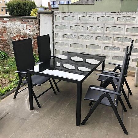 Charmante Gartenwohnung Mit Privatem Grossen Garten Keulen Buitenkant foto