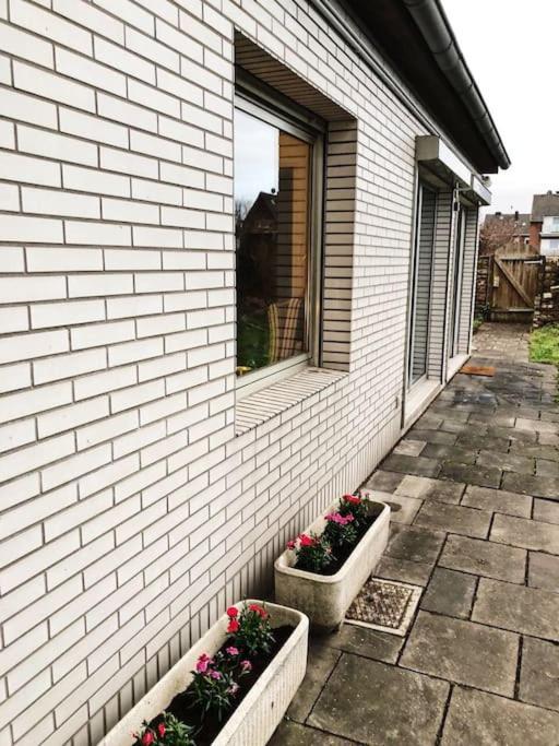 Charmante Gartenwohnung Mit Privatem Grossen Garten Keulen Buitenkant foto