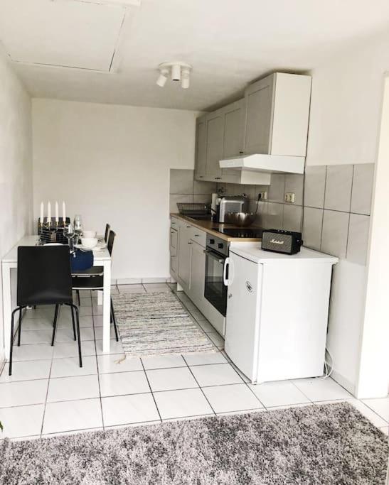 Charmante Gartenwohnung Mit Privatem Grossen Garten Keulen Buitenkant foto