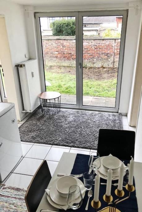 Charmante Gartenwohnung Mit Privatem Grossen Garten Keulen Buitenkant foto