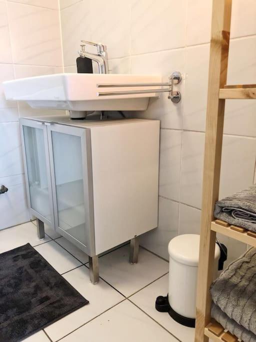 Charmante Gartenwohnung Mit Privatem Grossen Garten Keulen Buitenkant foto
