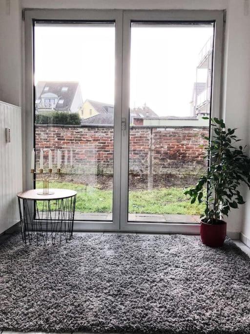 Charmante Gartenwohnung Mit Privatem Grossen Garten Keulen Buitenkant foto