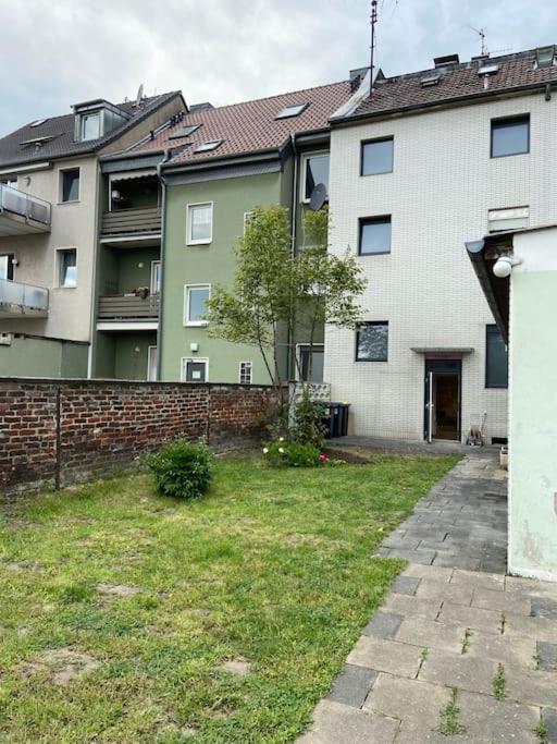 Charmante Gartenwohnung Mit Privatem Grossen Garten Keulen Buitenkant foto
